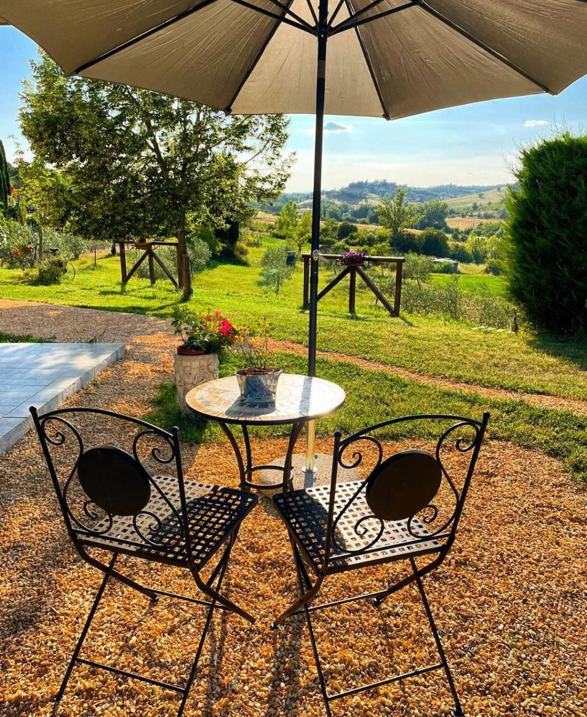 Agriturismo La Corte Del Sole Siena Buitenkant foto