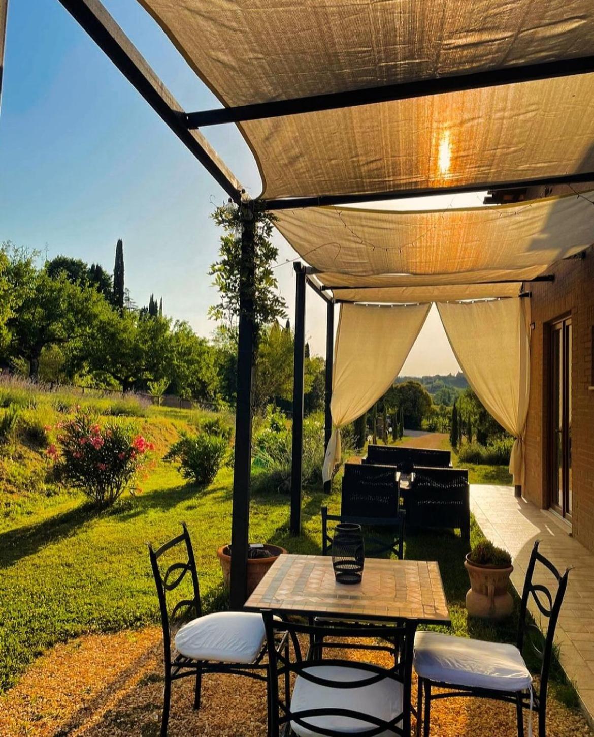 Agriturismo La Corte Del Sole Siena Buitenkant foto