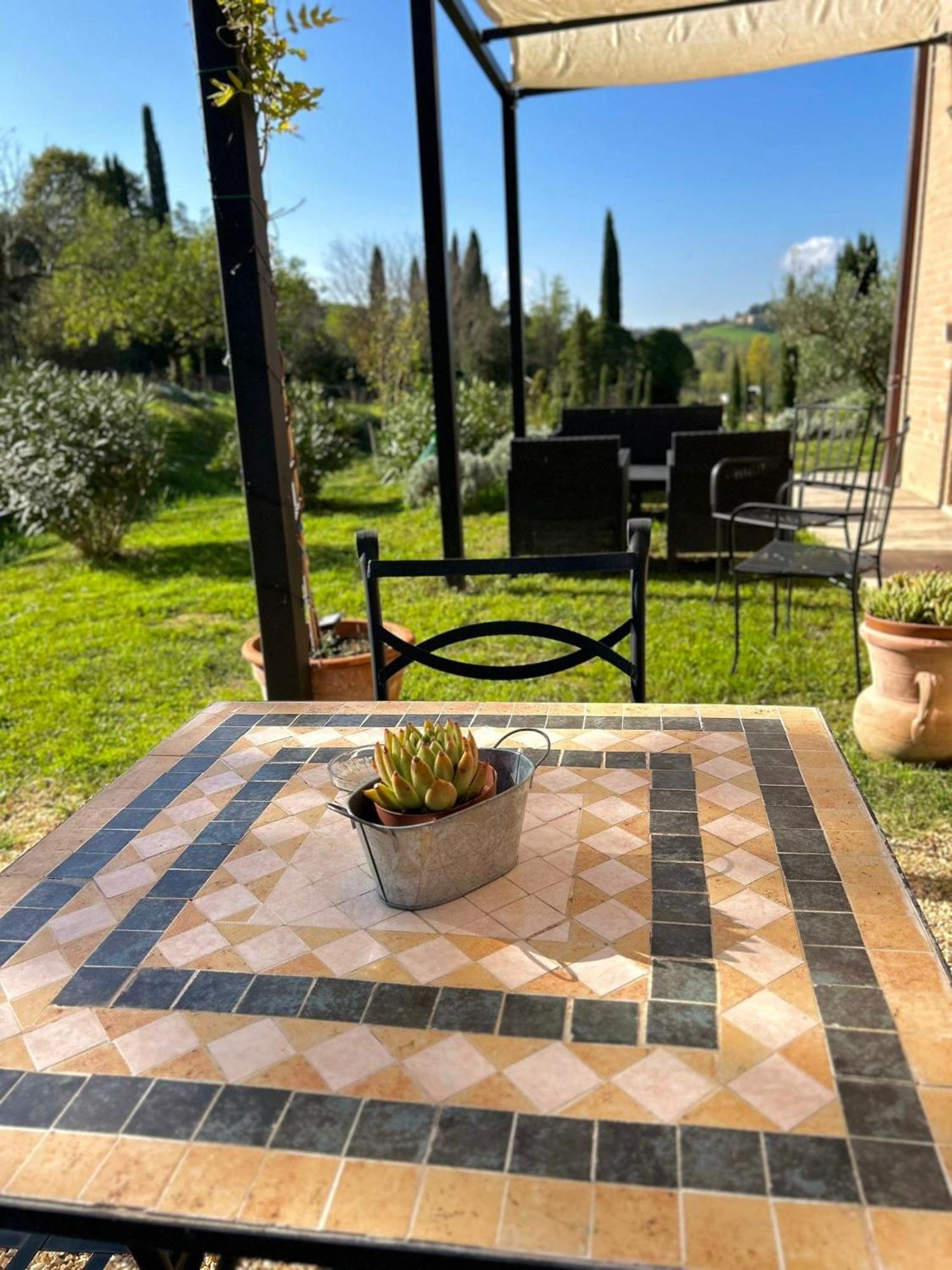 Agriturismo La Corte Del Sole Siena Buitenkant foto