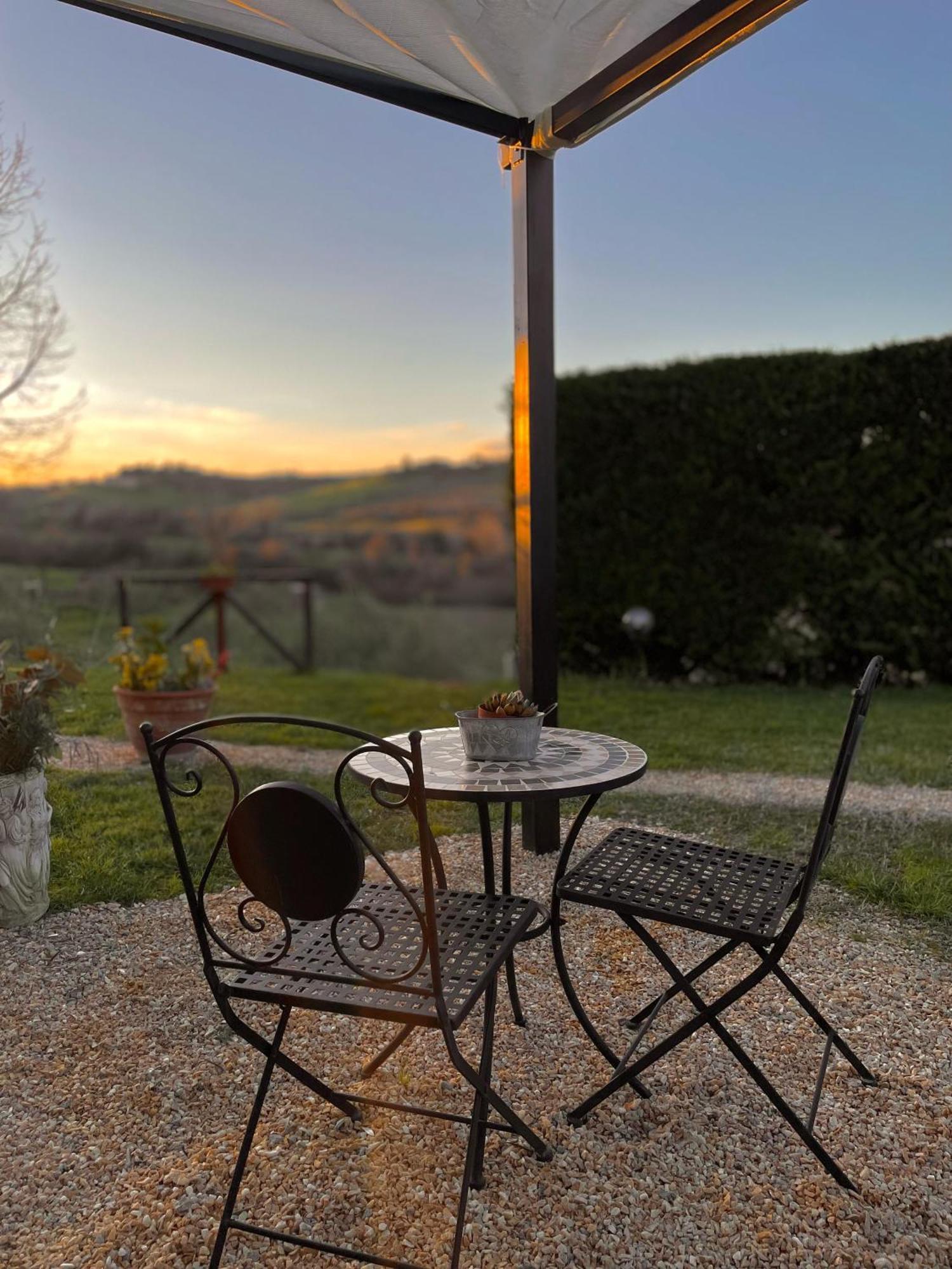 Agriturismo La Corte Del Sole Siena Buitenkant foto