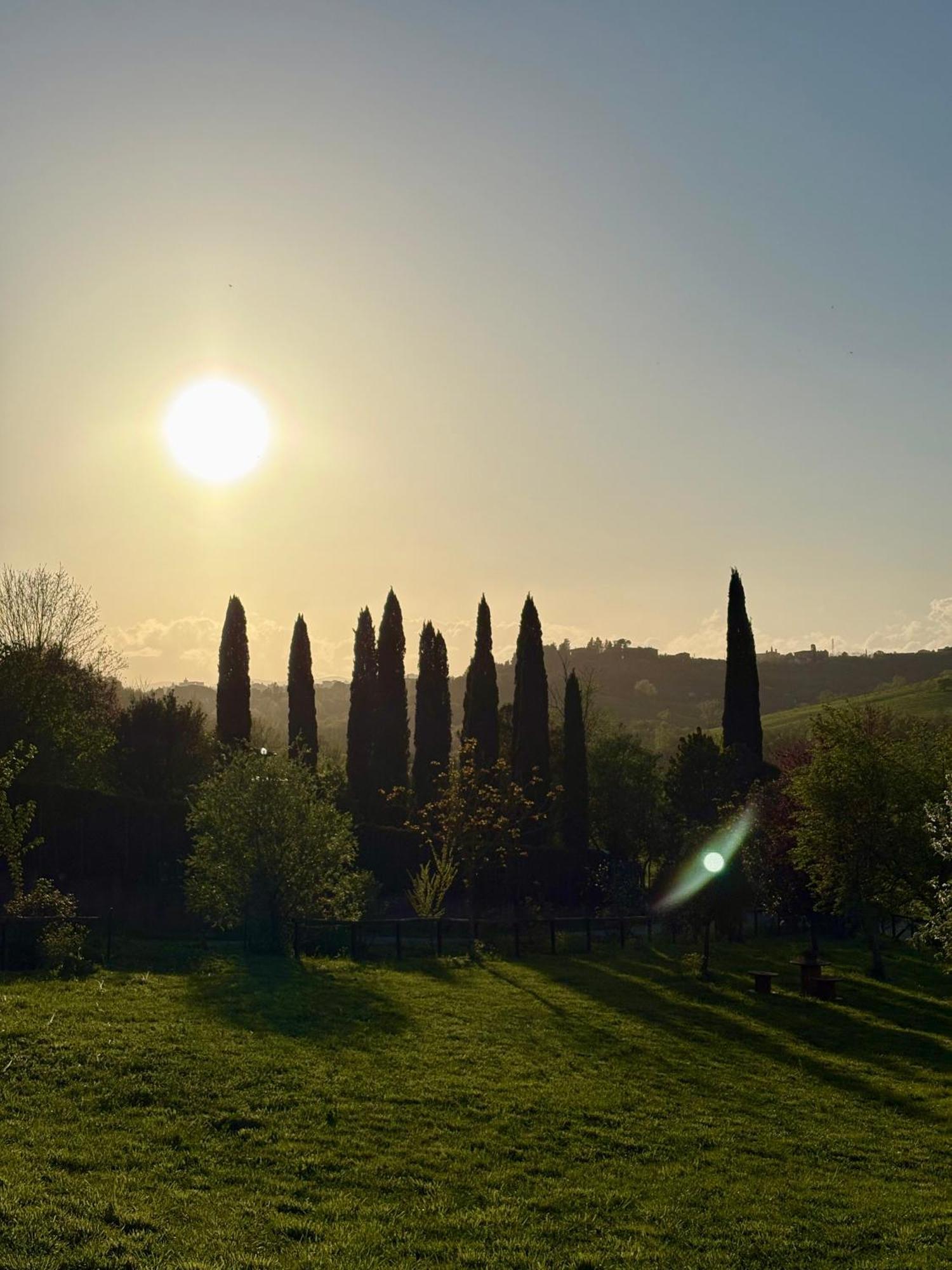 Agriturismo La Corte Del Sole Siena Buitenkant foto